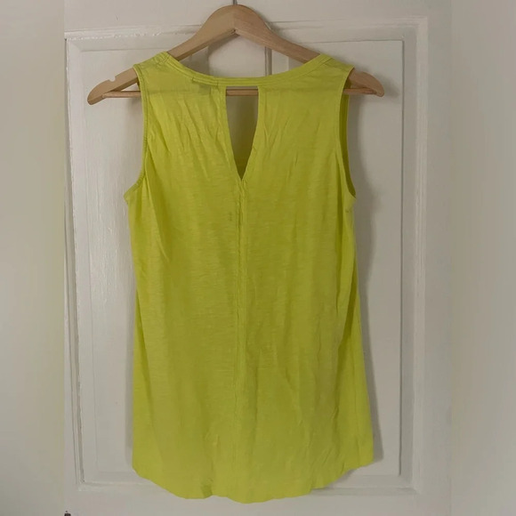 Lilla P tank top tissue cotton in bright neon yellow/green with back cut out. - Picture 3 of 4